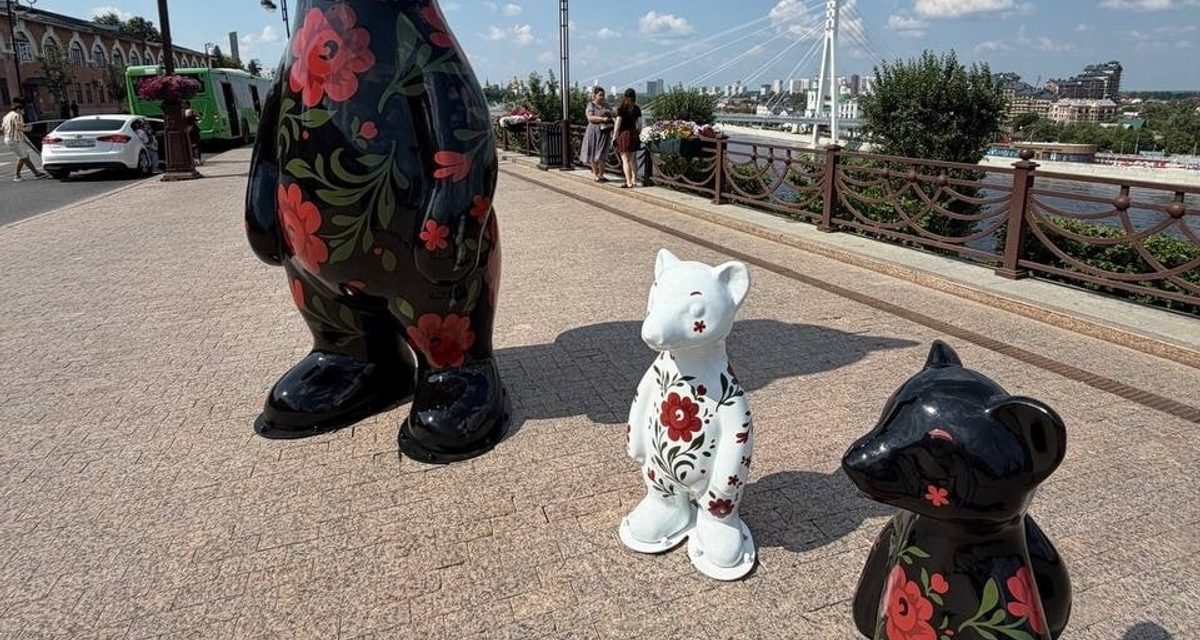Юная тюменка написала главе города, и теперь жители выберут имена соболям на набережной