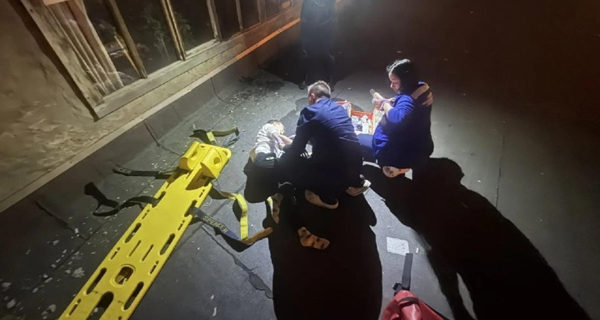 Мальчик предположительно упал с пятого этажа на козырёк магазина в Тюмени