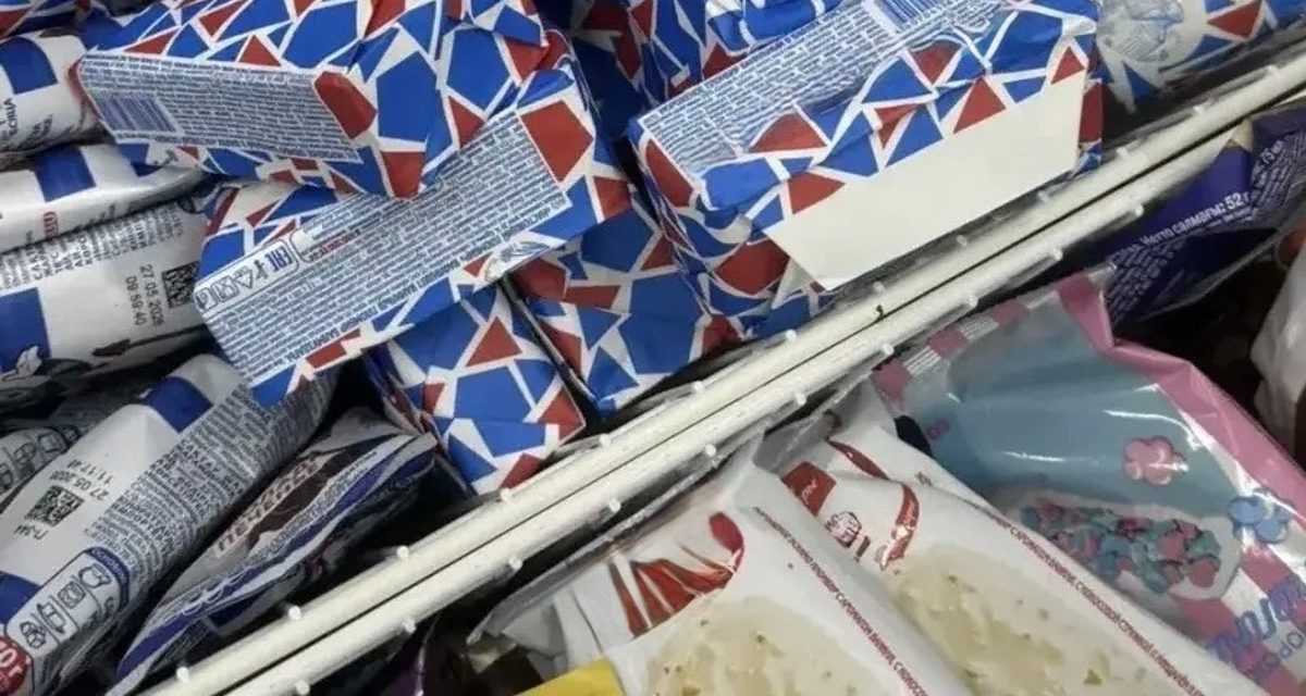 Двое мужчин забрались в киоск за деньгами, но нашли только десять коробок мороженого
