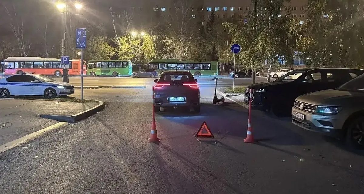 Две школьницы взяли самокат через аккаунт друга и столкнулись с машиной по дороге домой